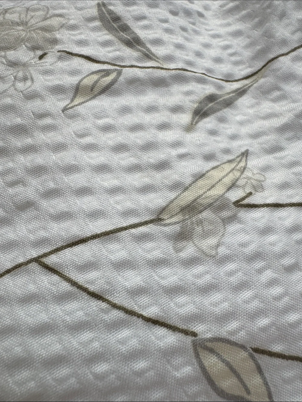 Grace & Willow Sylvia King Floral Bedspread 💗 White & Sage Green